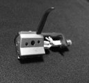 画像: 1４万◎千円で特別提供します。情報量に富む音楽再生ファンに共通して支持される、純銀線コイルと｛高分解能・安定トレース｝OblateＶＴ針仕様のMCカートリッジ　　発電部の宿命である低次高周波の放出・外来高周波遮断　３段厚高品位金属ボディ　１００％高分解能実現のトッププレート　（藝術⋰雅⋰アマテラス）No-５　MCカートリッジ