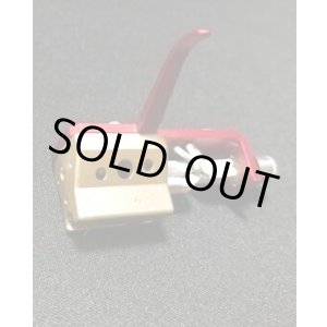 画像: ⋰⋰⋰⋰10万円で特別提供します。 アンプ回路設計者に共通して支持される楕円針仕様MCカートリッジ　発電部の宿命である低次高周波の放出・外来高周波遮断　３段厚高品位金属ボディ　１００％高分解能実現のトッププレートの採用
